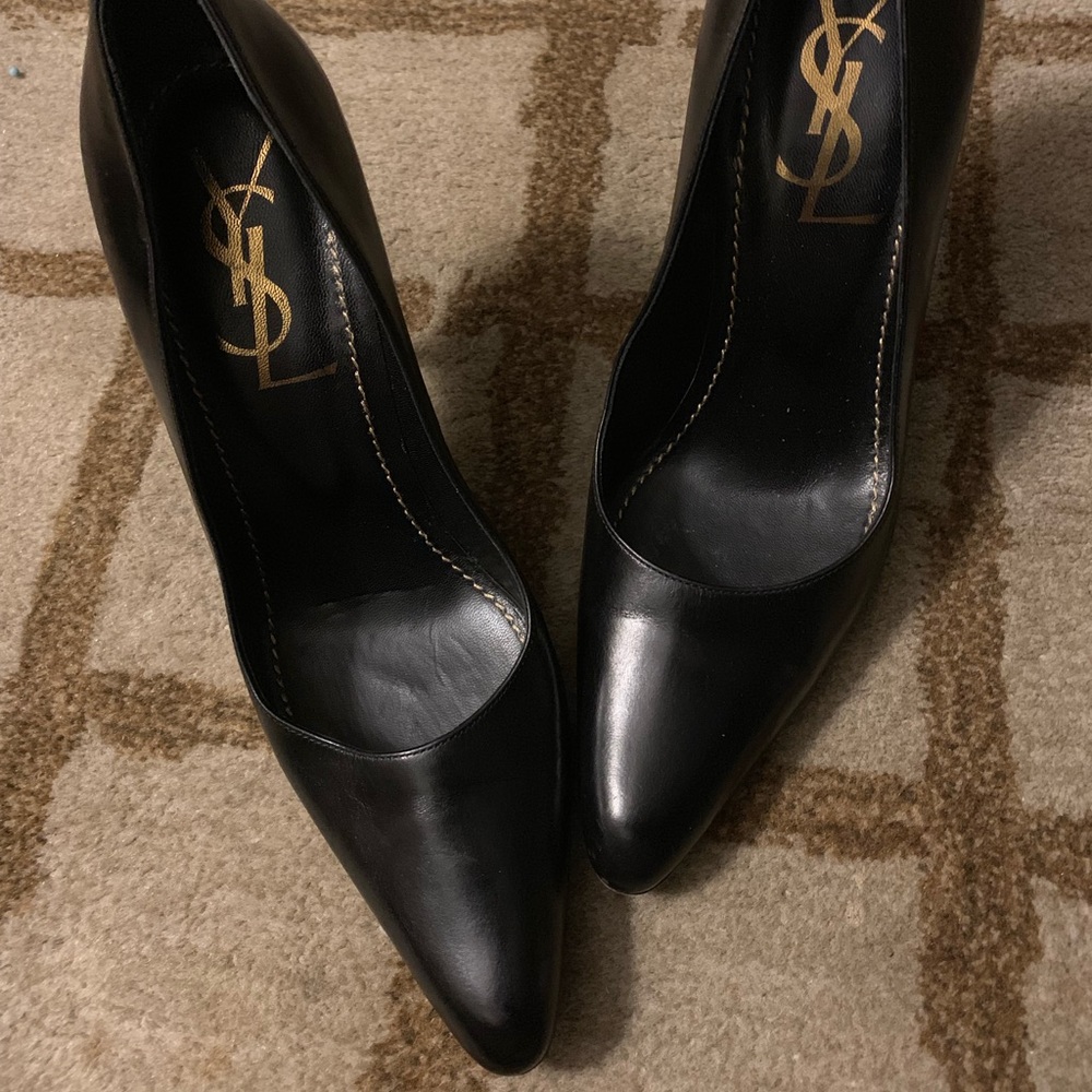 Authentic YSL black leather Pumps